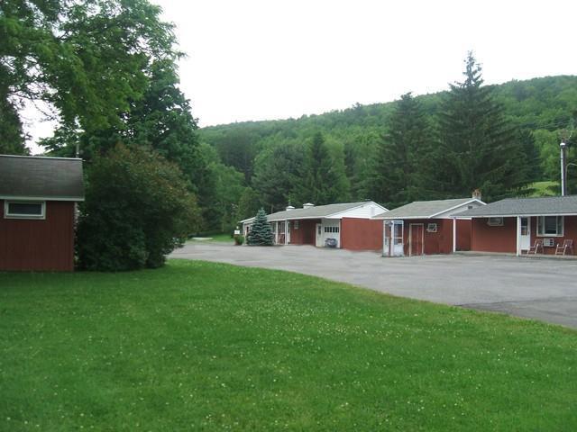 Red Carpet Inn On The Lake - Oneonta Eksteriør billede