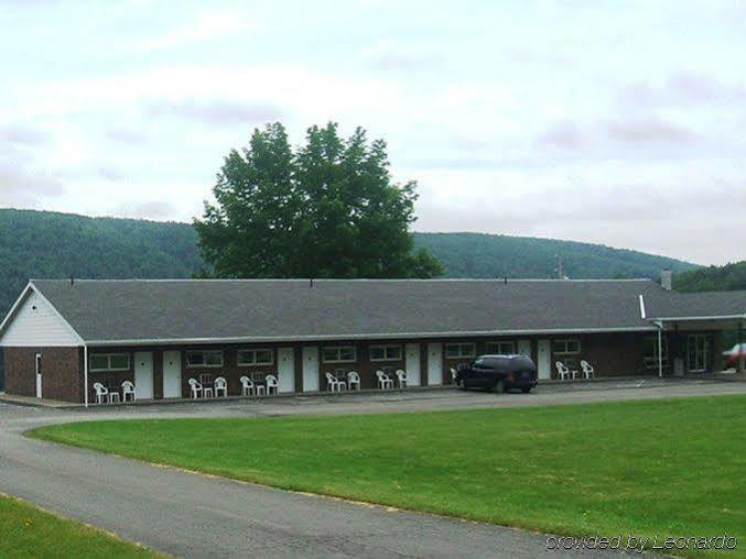 Red Carpet Inn On The Lake - Oneonta Eksteriør billede
