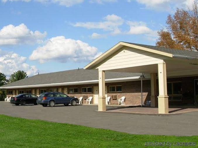 Red Carpet Inn On The Lake - Oneonta Eksteriør billede