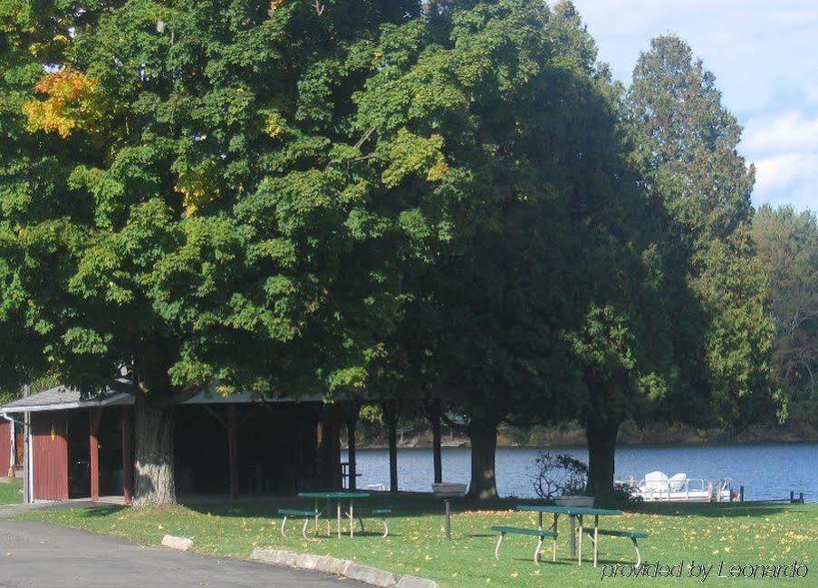 Red Carpet Inn On The Lake - Oneonta Faciliteter billede