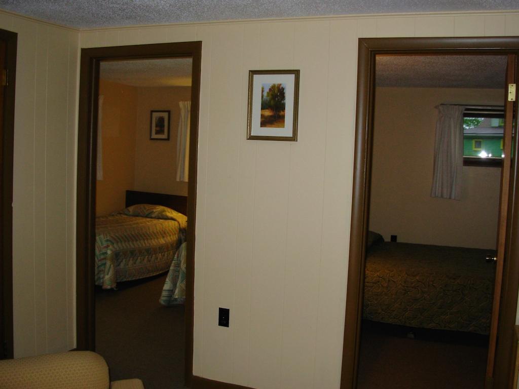 Red Carpet Inn On The Lake - Oneonta Eksteriør billede